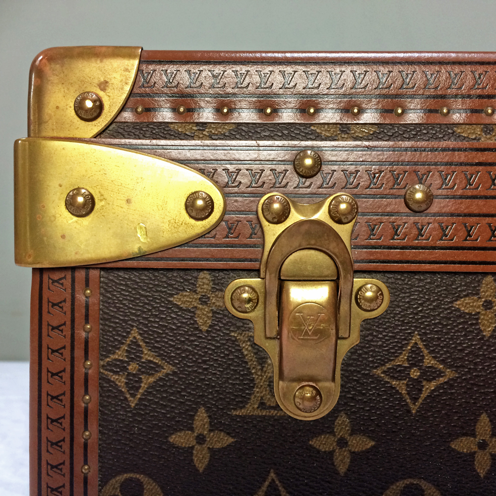 Sold at Auction: Classic Vintage Louis Vuitton Large Hard Case Luggage