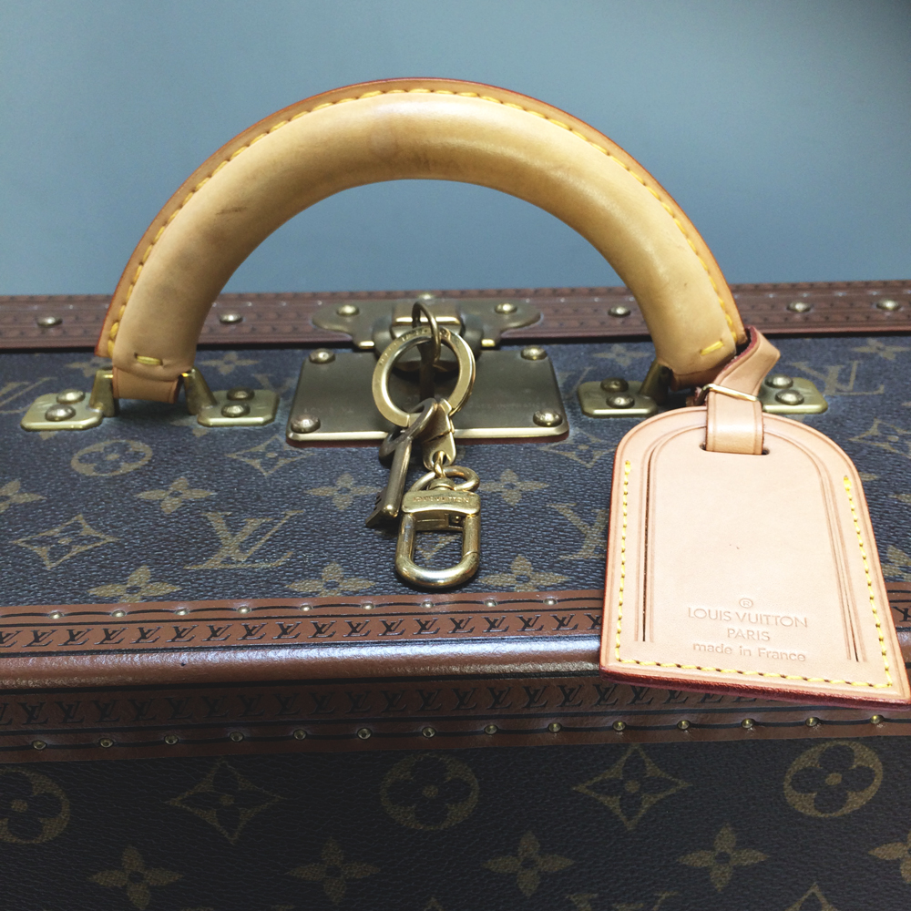Restoration of an oxidized Louis Vuitton Alzer 65 suitcase - Malle2luxe